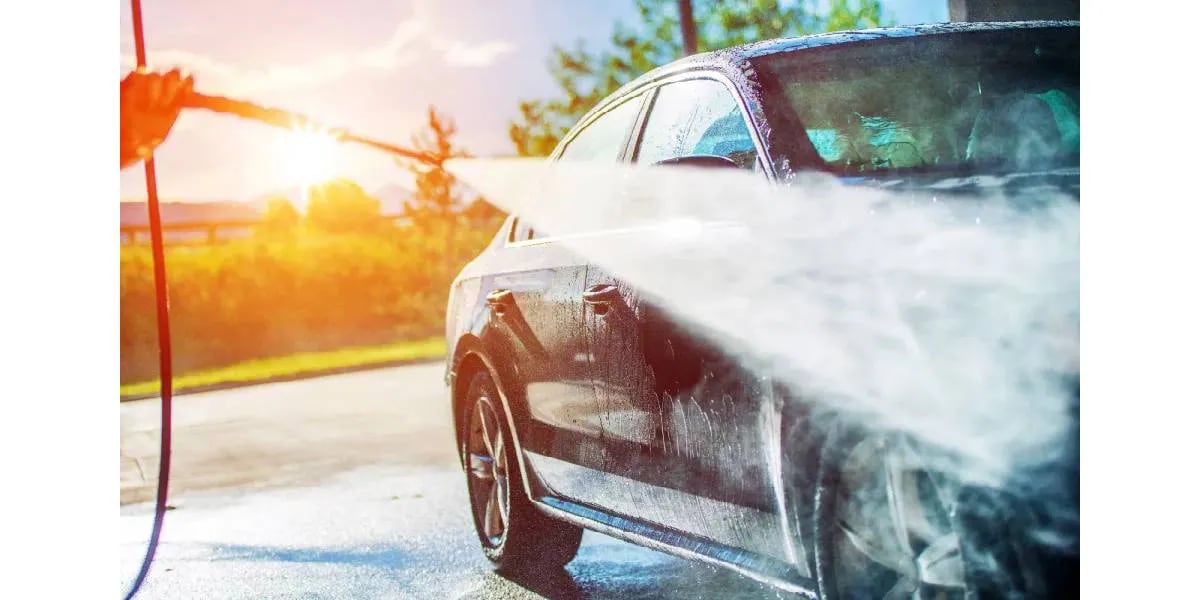 Los 4 errores más comunes al momento de lavar el auto en casa