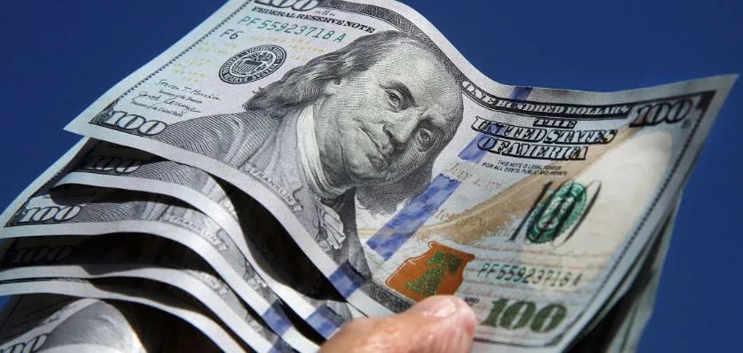 🔴 El dólar libre subió a los 301 pesos y alcanzó su máximo histórico