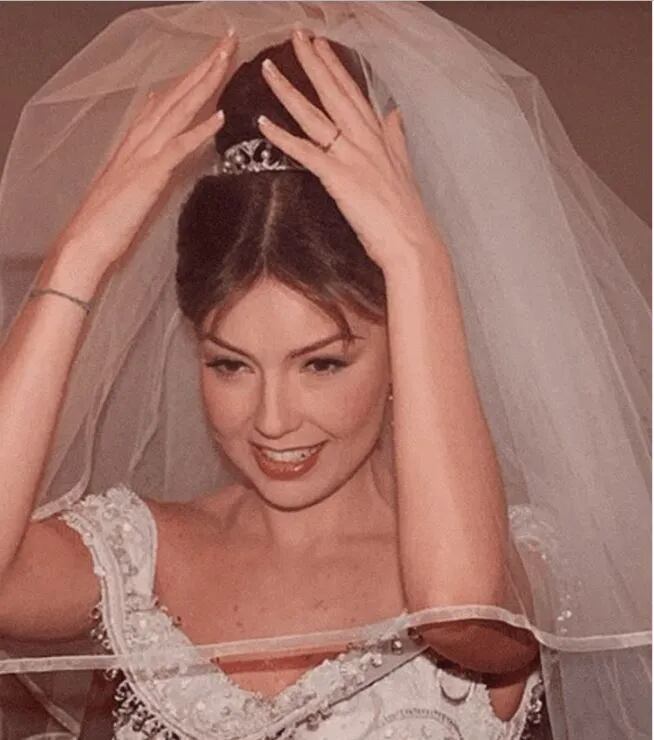 18 años después, salieron a la luz fotos inéditas de la boda de Thalía y  Tommy Mottola | La 100