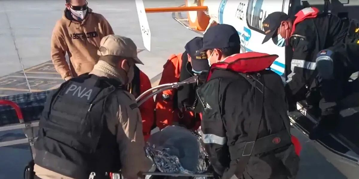 Cinematográfico operativo de Prefectura: evacuaron de urgencia a un marinero enfermo en alta mar