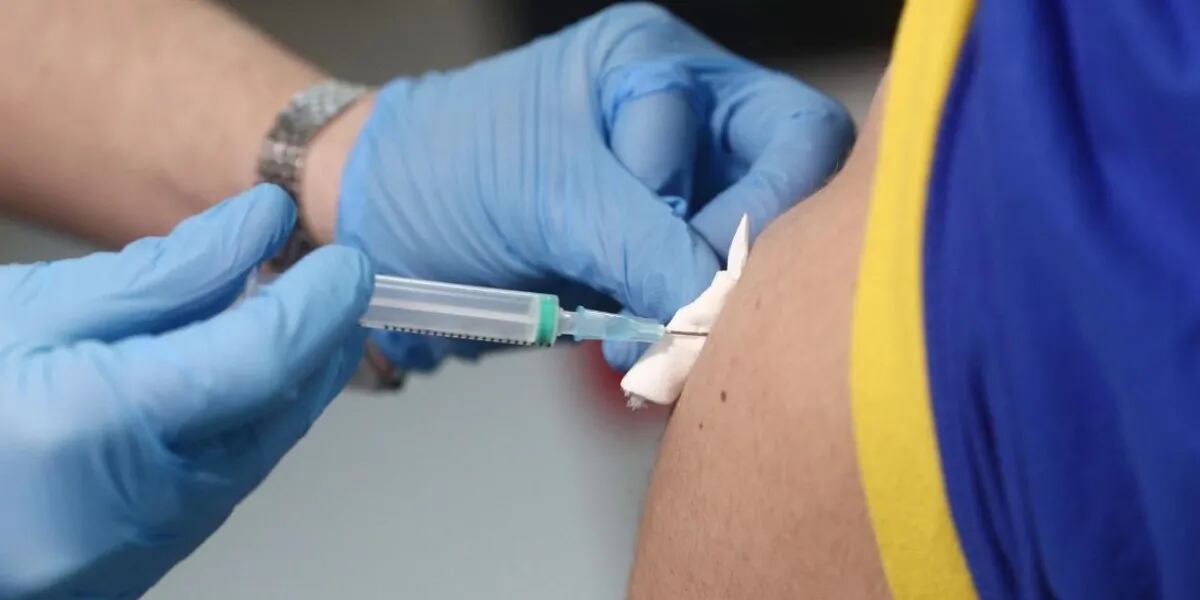 Por qué las vacunas contra el coronavirus causan dolor en el brazo durante varios días 