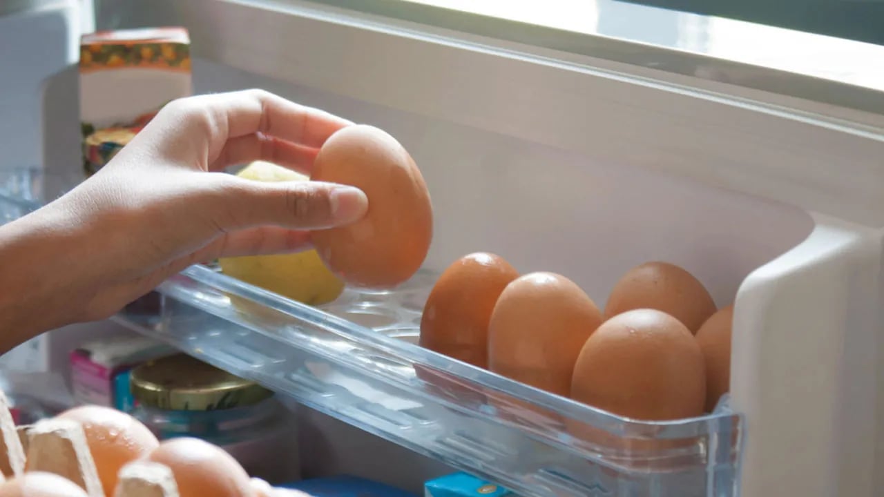 Los errores más comunes al guardar y cocinar huevos