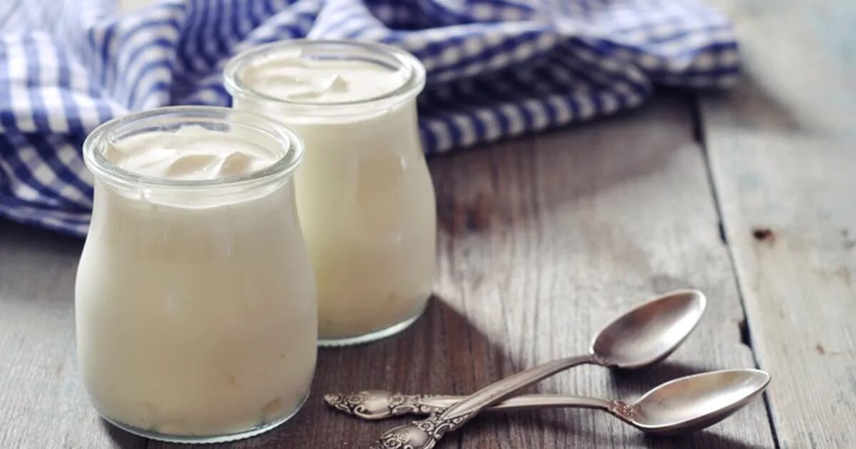 Paso a paso, cómo hacer yogur natural en casa