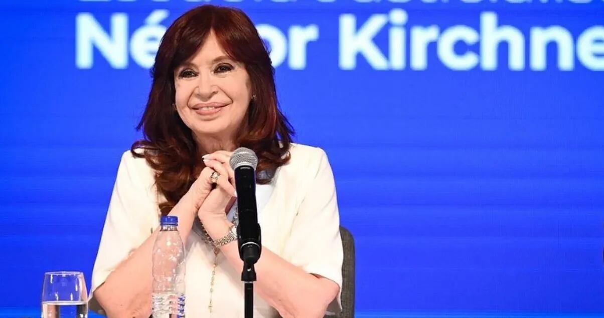 Las indirectas de Cristina Kirchner a Alberto Fernández en su acto: “No utilicen el bastón para dárselo por la cabeza a un compañero”