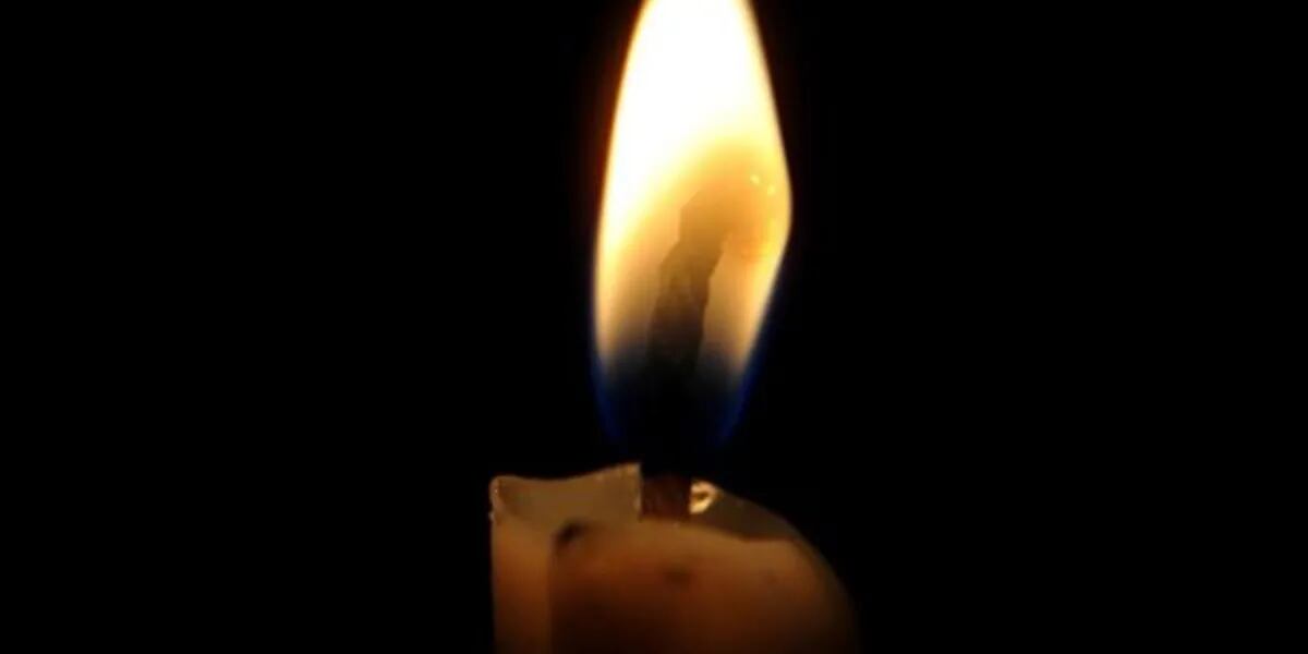 Prendió una vela en honor a su hija que murió y terminó incendiando la casa: su pareja está grave