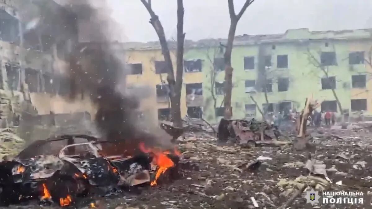 Rusia no detiene los bombardeos y ahora destruyó un hospital de niños en Ucrania