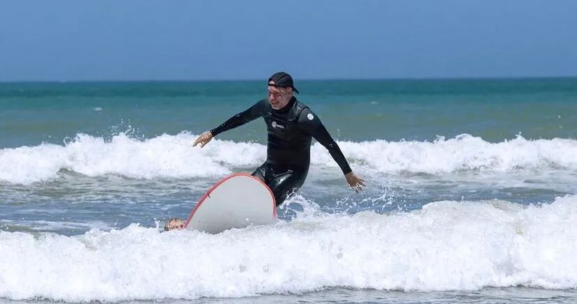Horacio Rodríguez Larreta hizo surf en Chapadmalal, pero un detalle se llevó todas las miradas: “Le sostiene la tabla”