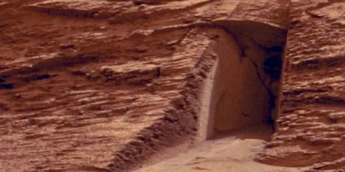 La NASA reveló una extraña imagen de Marte que parece una puerta de entrada: a dónde lleva