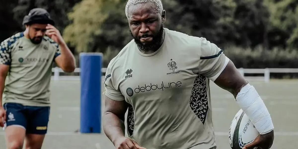 Suspendieron a un jugador de rugby por el desagradable regalo que le dio a un compañero africano: "Soy un estúpido"