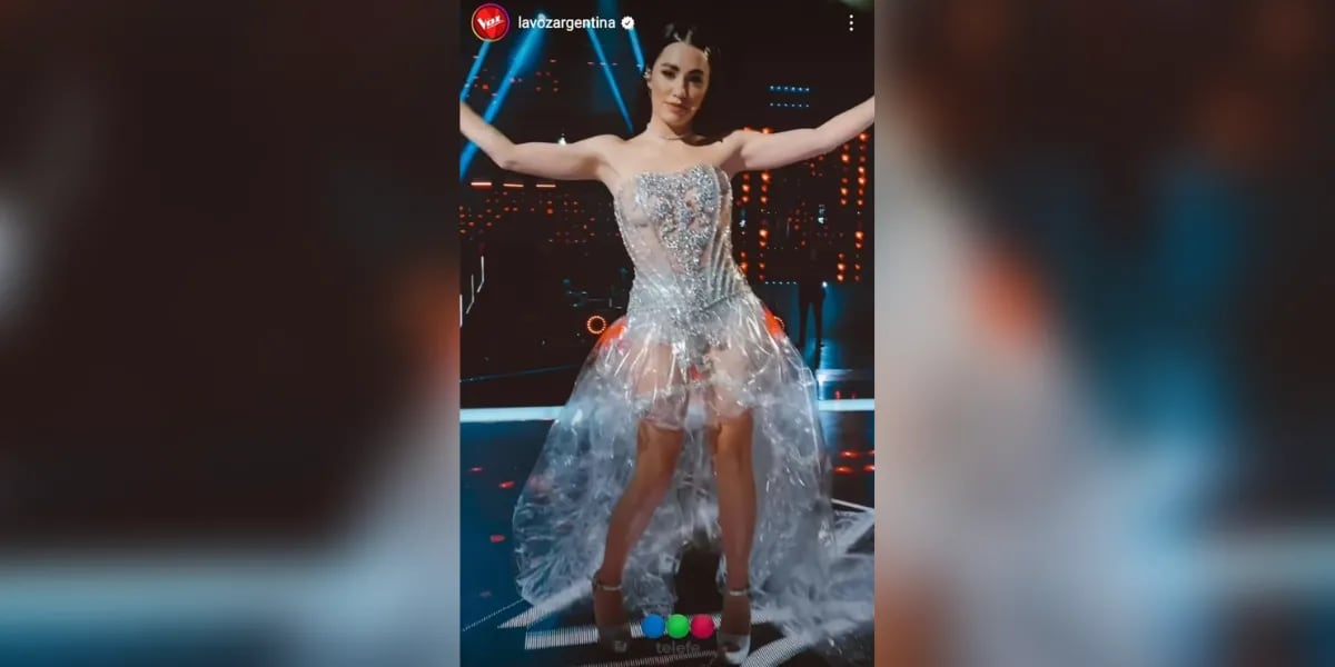 Vestido transparente y de plástico: el innovador look que presumió Lali Espósito en "La Voz Argentina"
