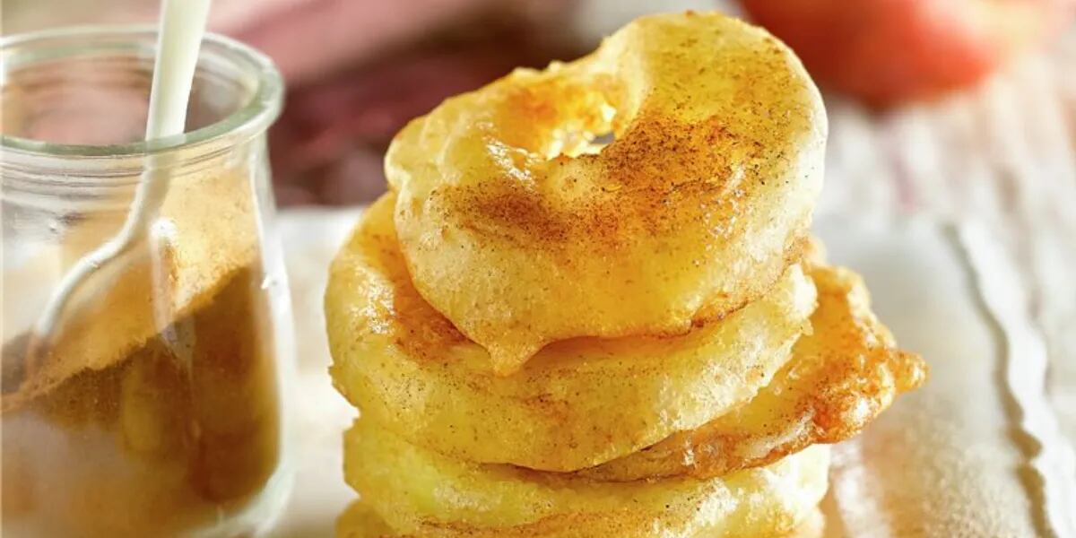Cómo hacer unos “falsos” buñuelos de manzana: la receta ideal para la hora del mate lista en solo 15 minutos