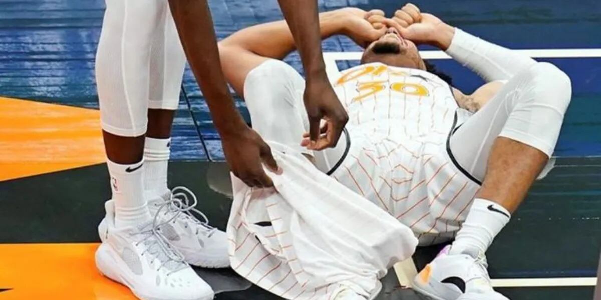 Video: la estremecedora fractura expuesta que sufrió un jugador de la NBA en pleno partido