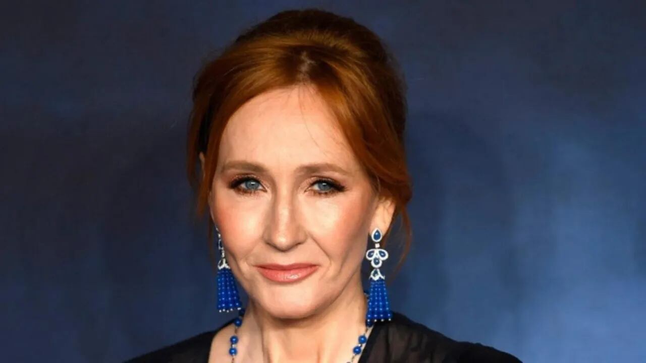 Acusan a J.K. Rowling de transfóbica por el asesino protagonista de su nuevo libro