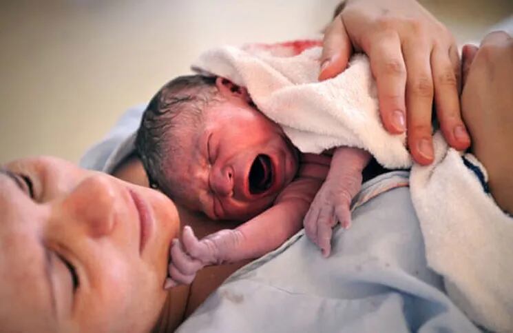 Por la muerte de seis bebés, cancelaron la investigación que constrastaba la inducción del parto en la semana 42 con la no intervención del embarazo. 
