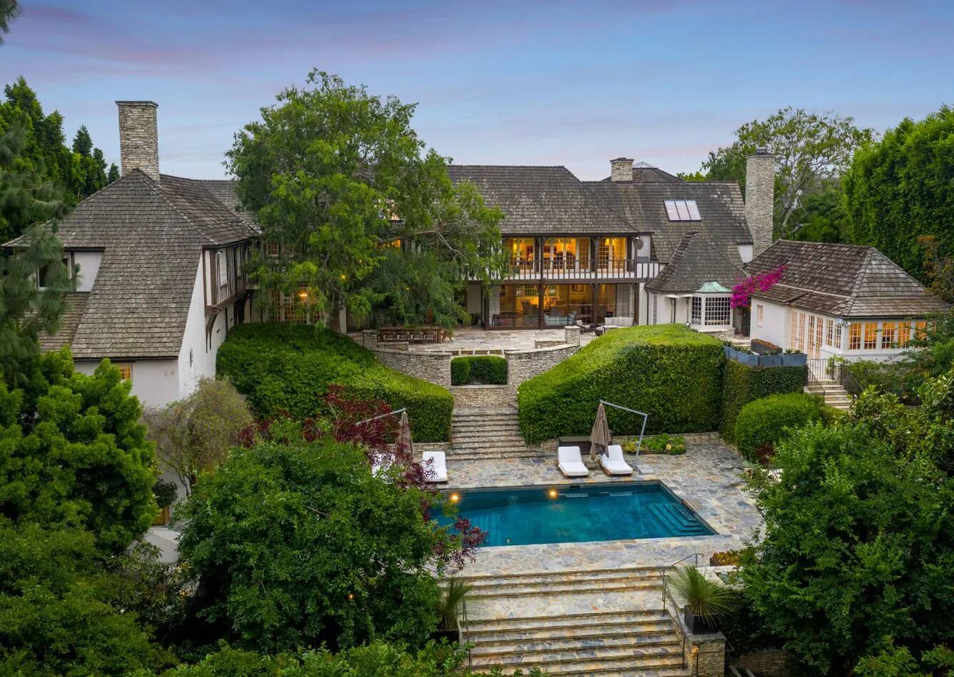 La impresionante mansión en la que vivían Brad Pitt y Jennifer Aniston se vende por 40 millones de euros
