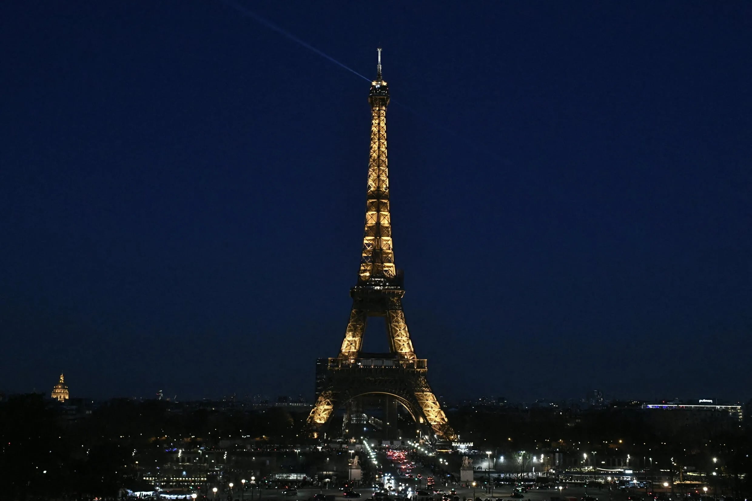 La Torre Eiffel se apagará más temprano para ahorrar energía