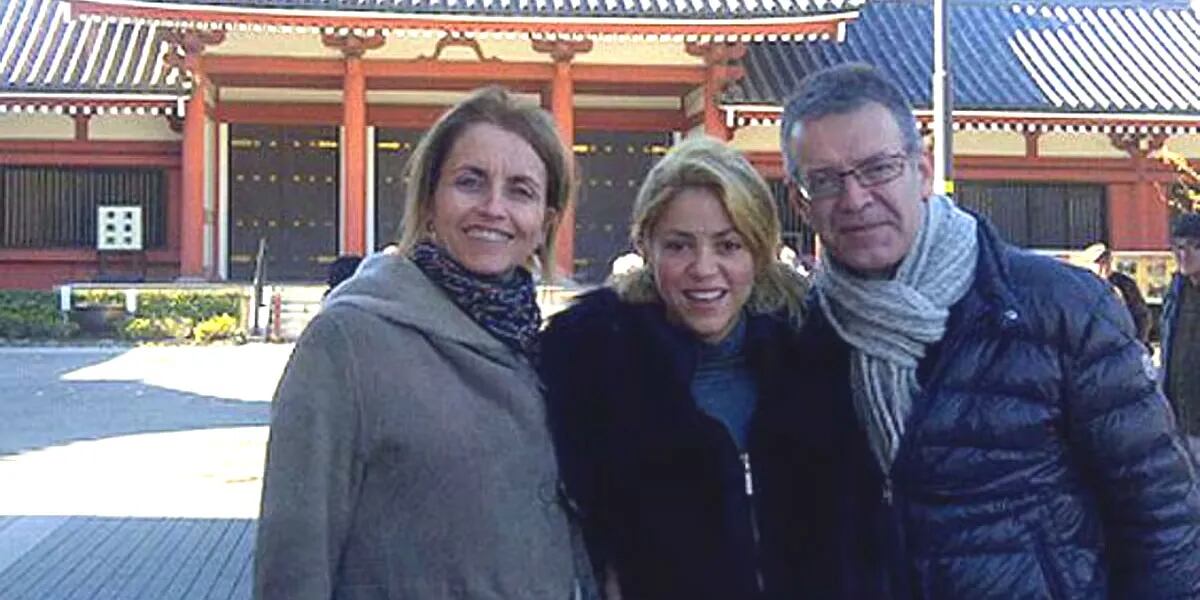 Mientras sigue negociando la división de bienes con Shakira, Piqué le presentó los padres a su nueva novia