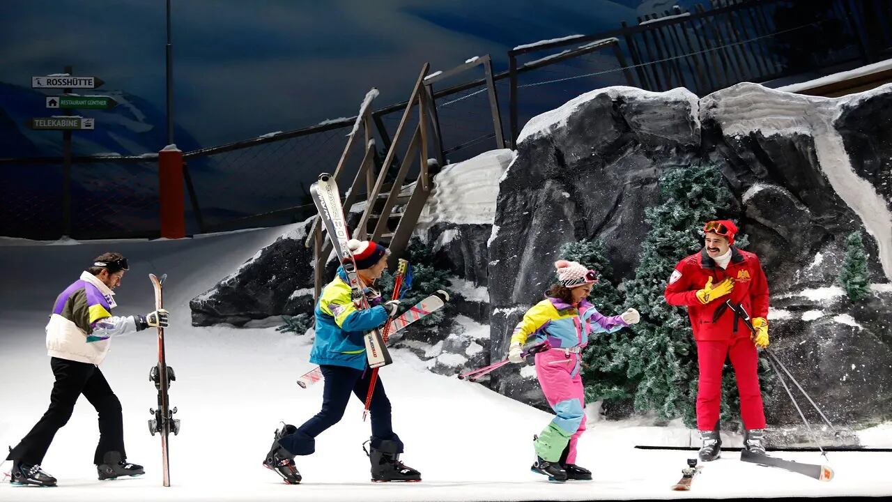 El teatro de Antonio Banderas sorprende con una pista de esquí en el escenario