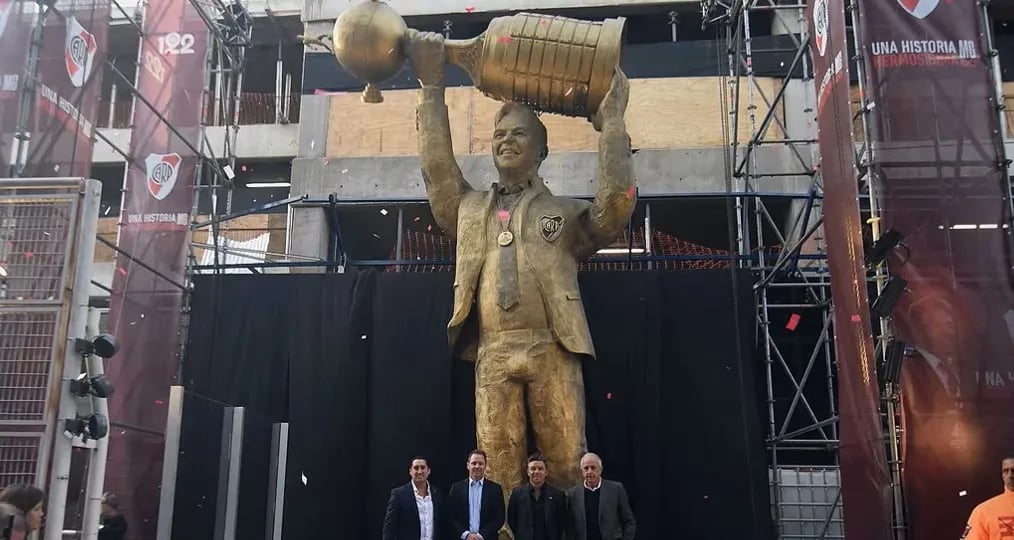 La pícara reflexión de Juanfer Quintero sobre la estatua de Marcelo Gallardo: “Esta muy grande”