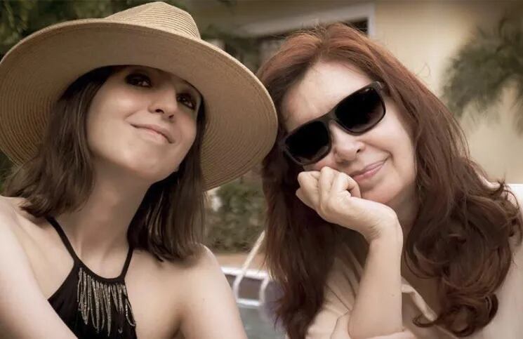 Cristina Kirchner y Florencia vuelven al país: tomaron el último vuelo programado desde Cuba