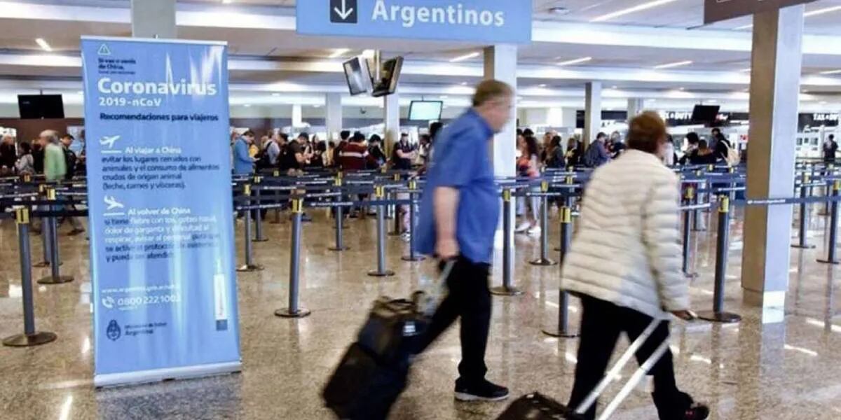 Coronavirus: 44 pasajeros de un avión que llegó de México están contagiados