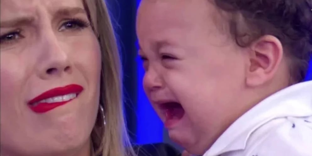 Un bebé rompió en llanto en pleno programa y descolocó a Laurita Fernández