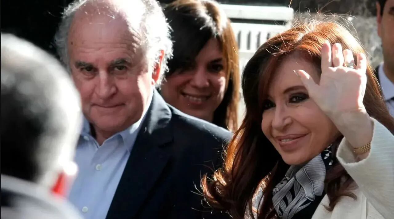 Amenazas extorsivas para reclamar la "absolución ya" de CFK. Parrilli, el vocero.