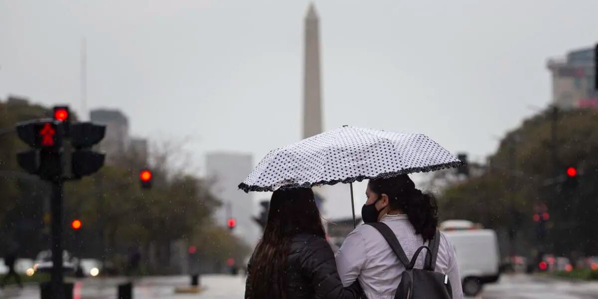 Contundente cambio en el pronóstico para Buenos Aires: a qué hora deja de llover y cuándo llega el frío polar