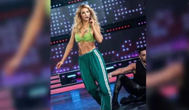 Con un ajustado conjunto verde y a puro baile, Flor Vigna mostró su nuevo look