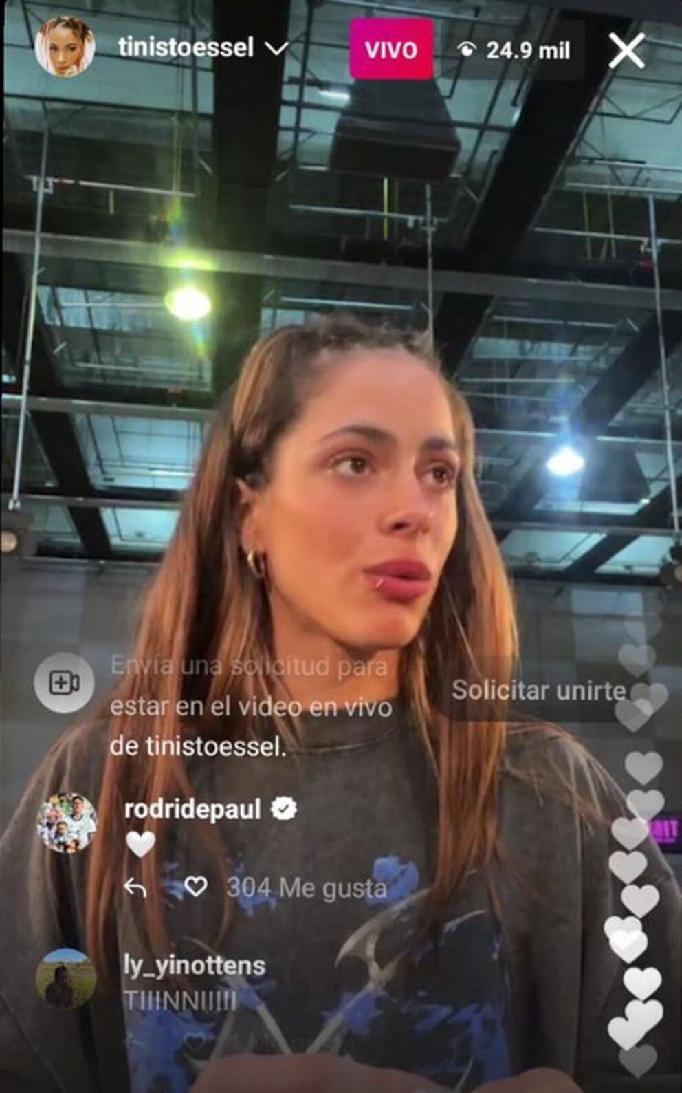 Rodrigo de Paul entró a un vivo en Instagram de Tini y confirmó el romance