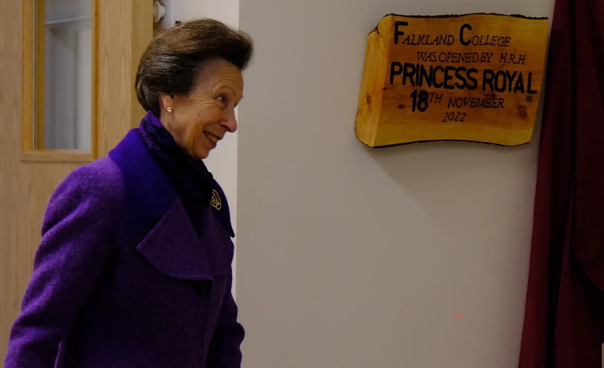 Quién es Ana, la princesa británica que visitó las Malvinas y generó fuertes conflictos con el Gobierno argentino