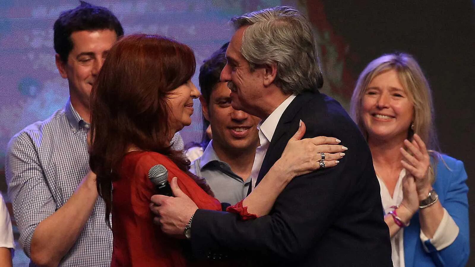 Fernández afirmó que no tomará "distancia" de Cristina y descartó cambios en el Gabinete