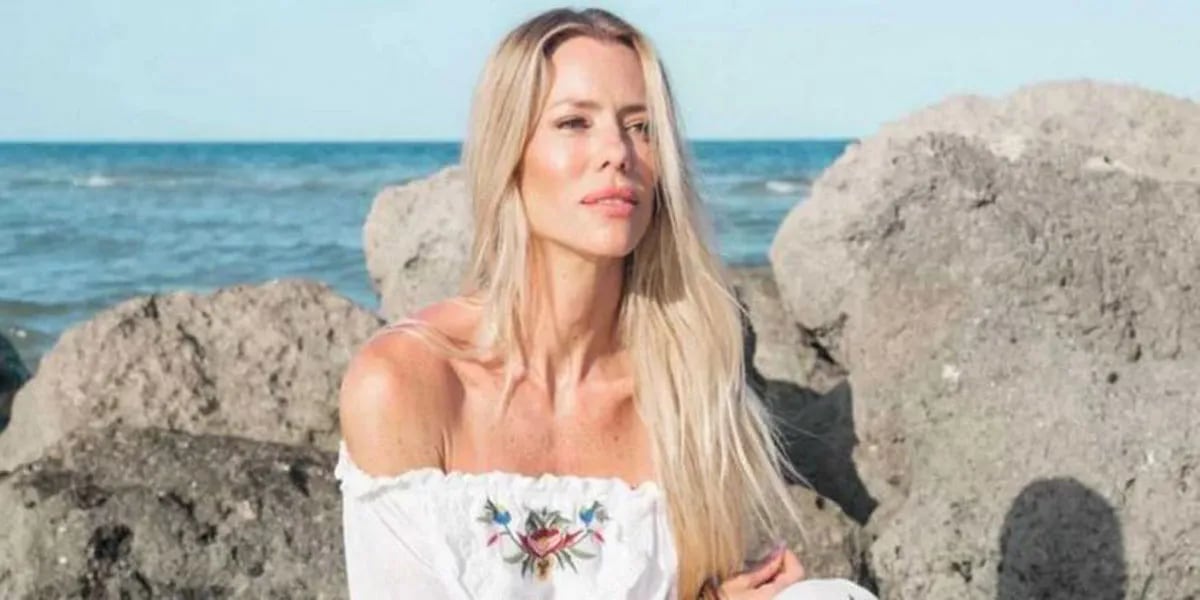 Nicole Neumann deslumbró en microbikini, taparrabos y capelina desde las playas de Miami