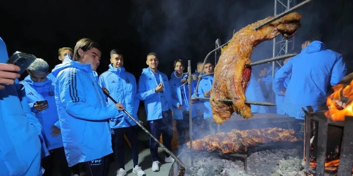 La Selección Argentina Sub 20 festejó a todo trapo la clasificación a octavos en el Mundial: malambo, asado y empanadas