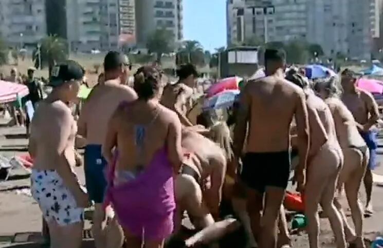Picadito y piñas en la playa, el partido que terminó en una batalla campal en Mar del Plata