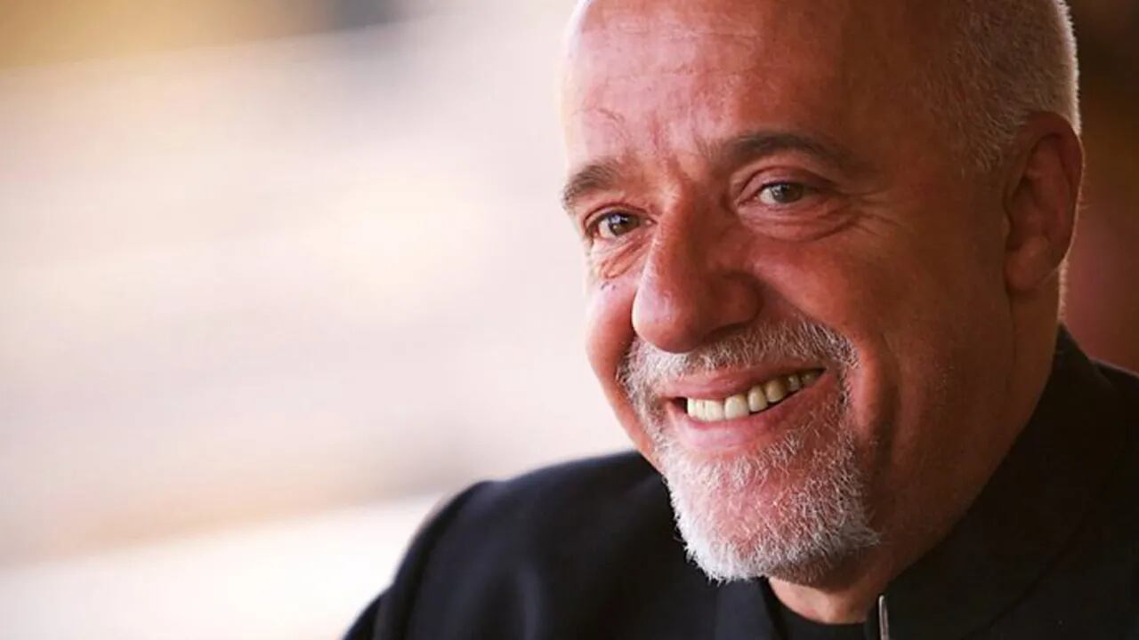 "Empezamos otra vez y déjame hablar": la peor entrevista de Paulo Coelho