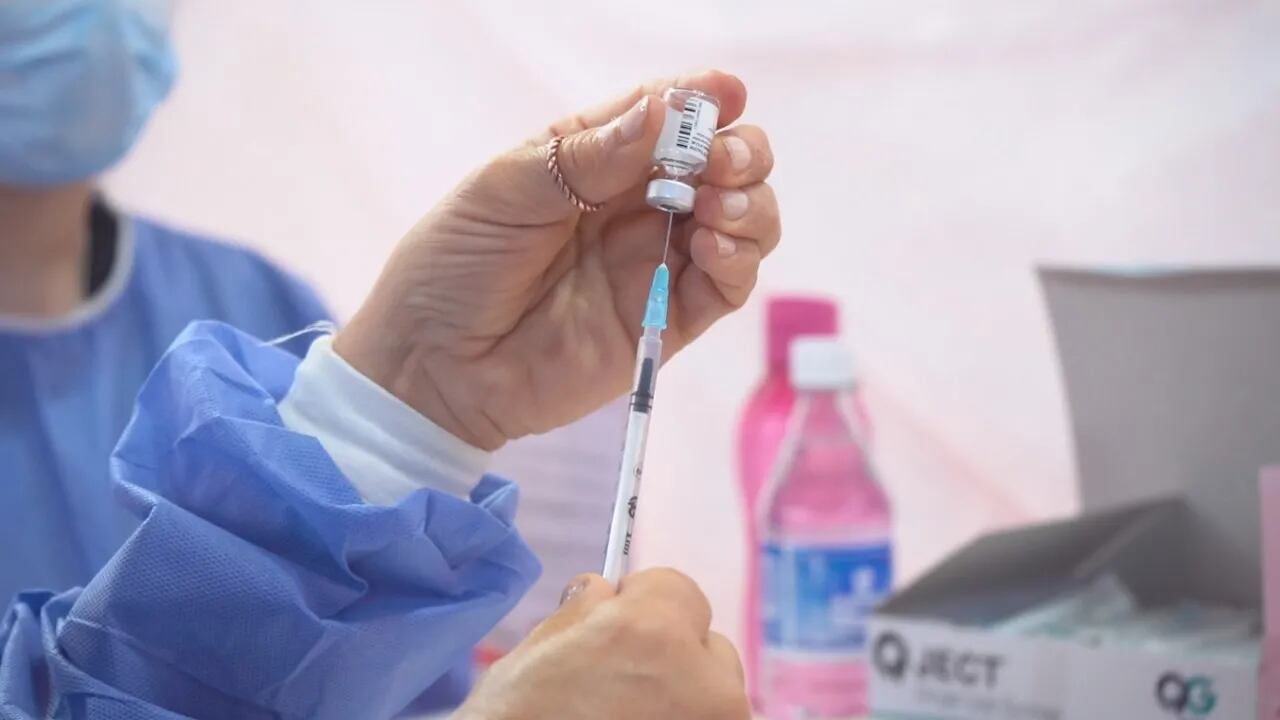 El Gobierno anuncia la compra de 20 millones de vacunas de Pfizer y otras 20 millones de Moderna