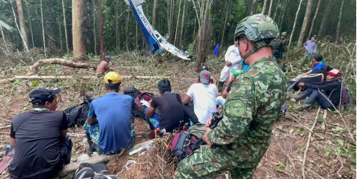 Encontraron con vida a los 4 chicos que desaparecieron en selva hace 40 días tras un accidente de avión