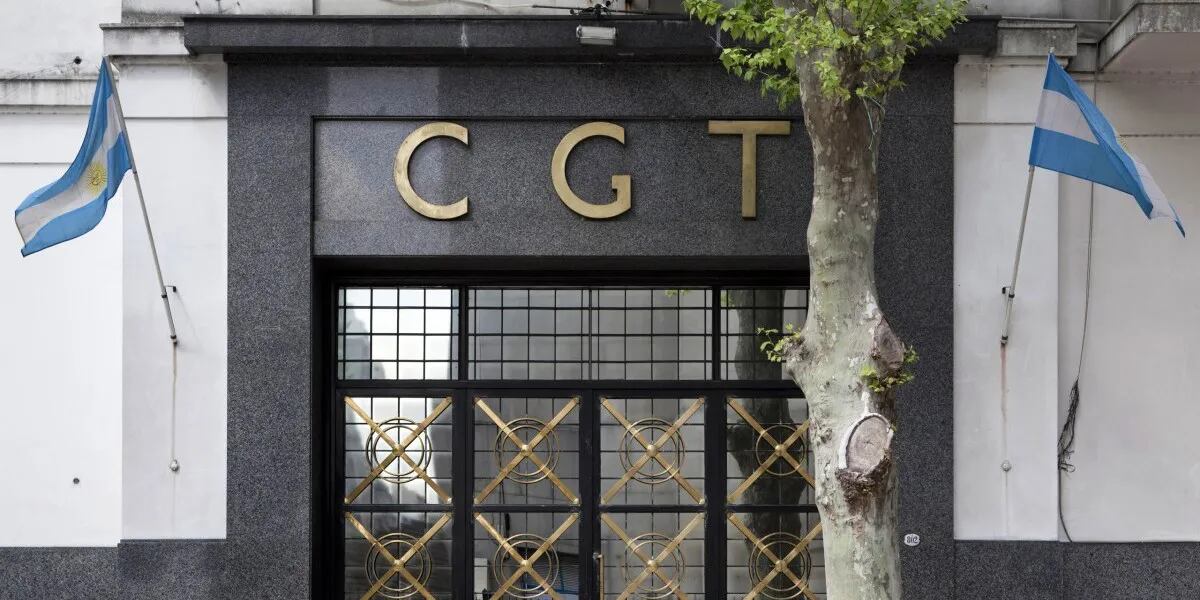 "Es absurdo, ilegítimo e ilegal", la CGT rechazó la propuesta de no pagar el sueldo a trabajadores no vacunados
