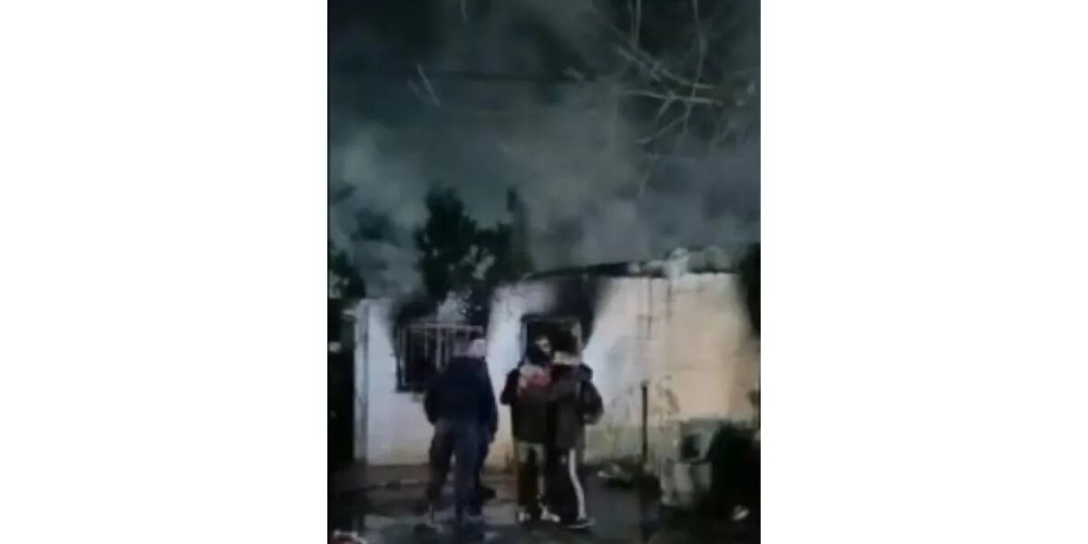Tragedia en La Plata: 2 nenes y un joven murieron en un incendio