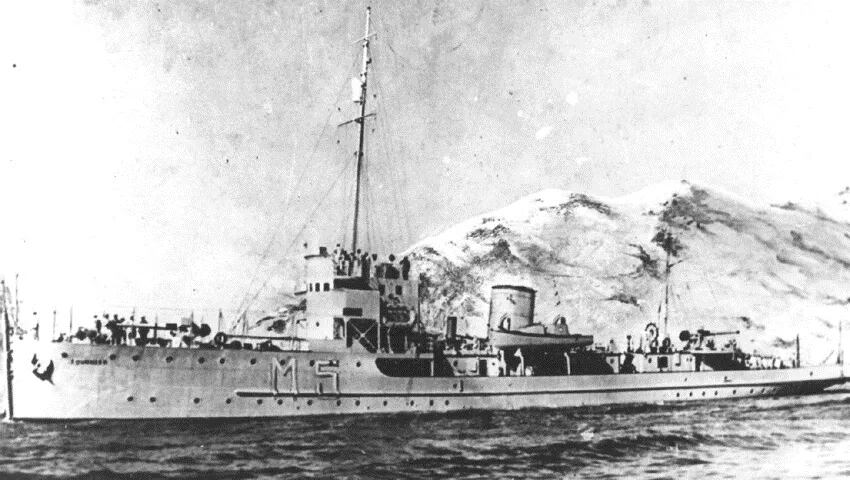 A 82 años de la incorporación a la Armada del rastreador Fournier, posteriormente hundido en el Estrecho de Magallanes