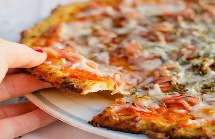 Pizza sin harina: la receta más fácil y crujiente lista en 10 minutos