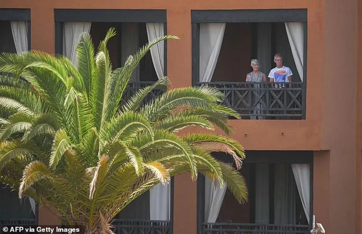 Con dos nuevos casos, se duplican los infectados en el hotel en cuarentena de Tenerife