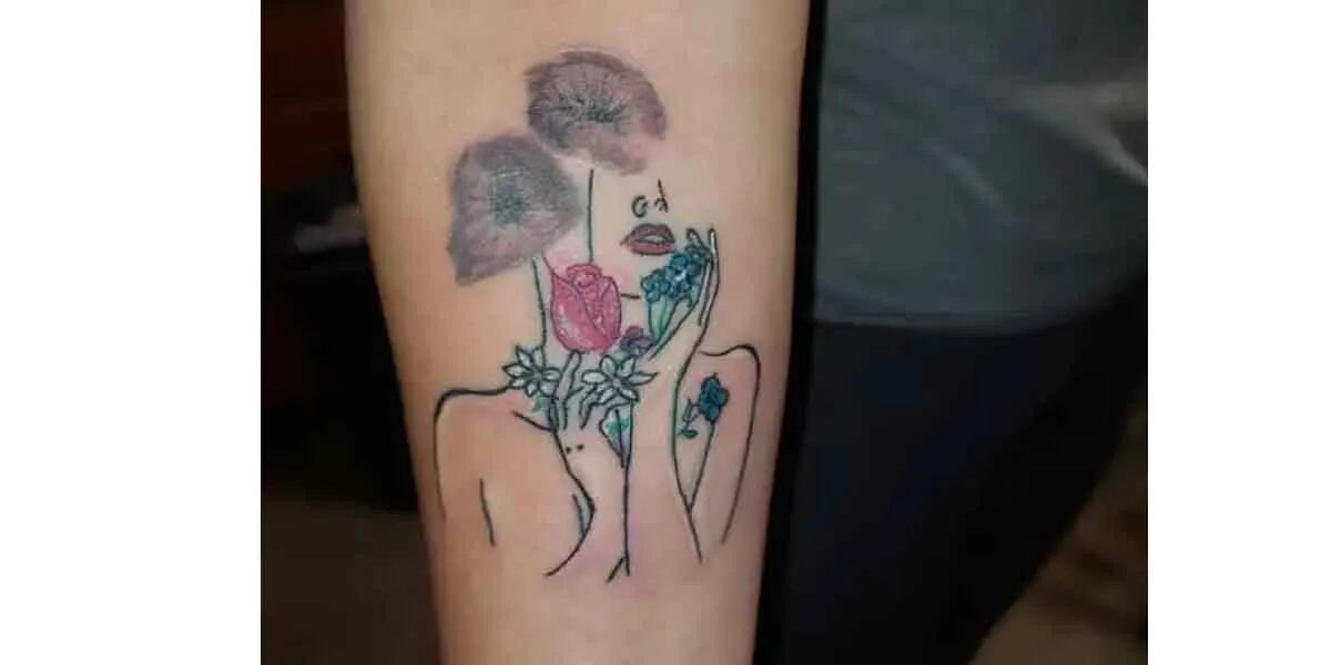 Fue a hacerse unas delicadas flores, el tatuador no era bueno y le arruinó  el brazo: “Son dos culos” | La 100