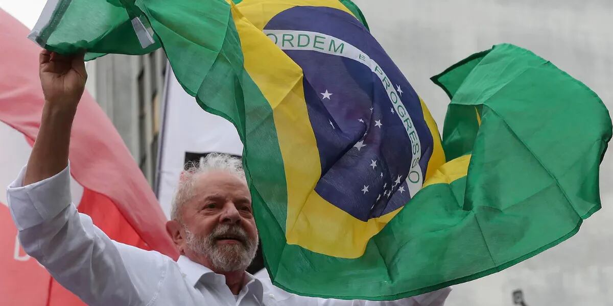 El primer mensaje de Lula Da Silva tras ganar las elecciones en Brasil: "Democracia"