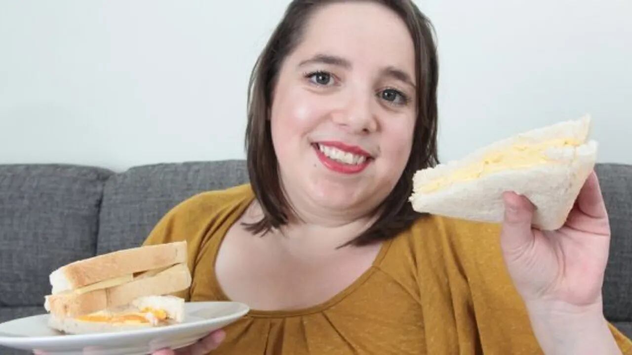 Sufre de un trastorno alimenticio: hace 29 años que se alimenta solo de sándwiches de queso