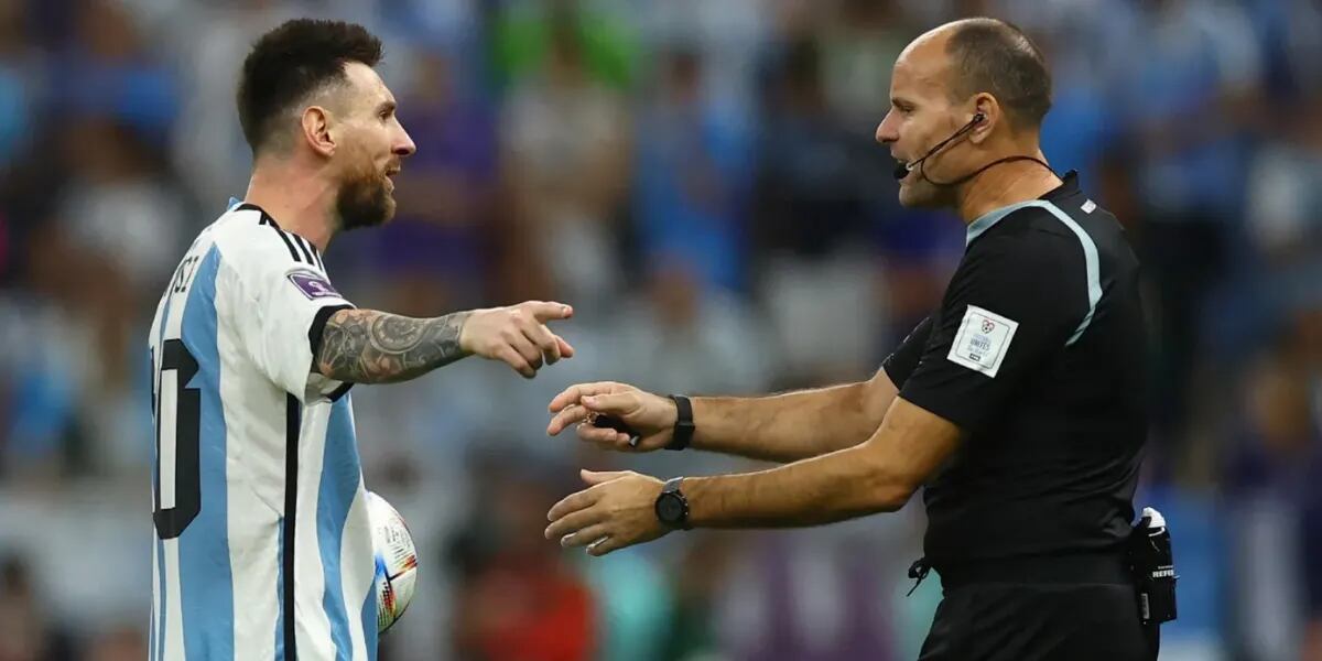 Quién es el árbitro al que encaró Lionel Messi ante Países Bajos y contra el que estalló de furia el Kun Agüero: “Le gusta llamar la atención”