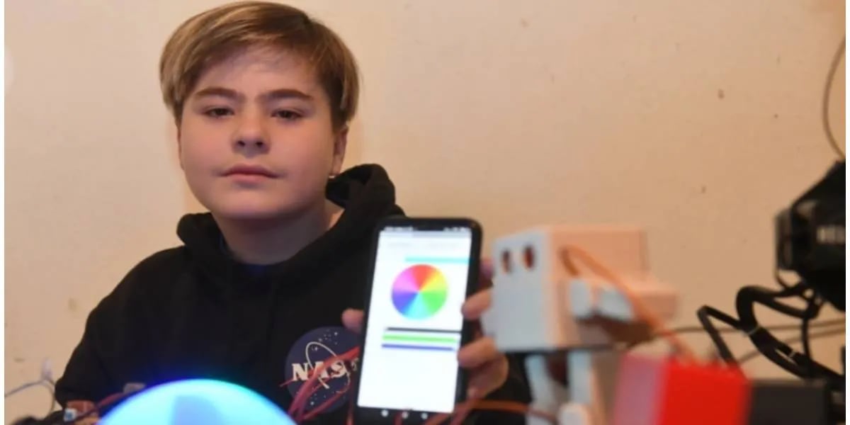 La historia de Juani: con 12 años aprendió solo electrónica, tiene varios inventos y abrió su canal de Tik Tok donde enseña a la gente