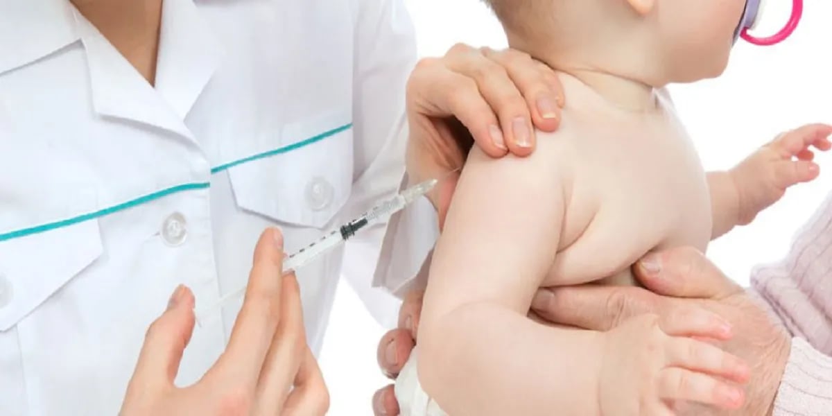 Estados Unidos autorizó las vacunas de Pfizer y Moderna contra el coronavirus para bebés de seis meses en adelante