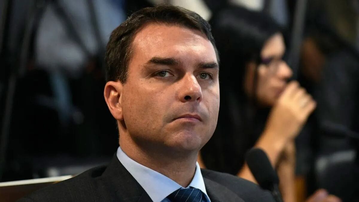 El duro mensaje del hijo de Jair Bolsonaro tras la escandalosa suspensión de partido Brasil - Argentina